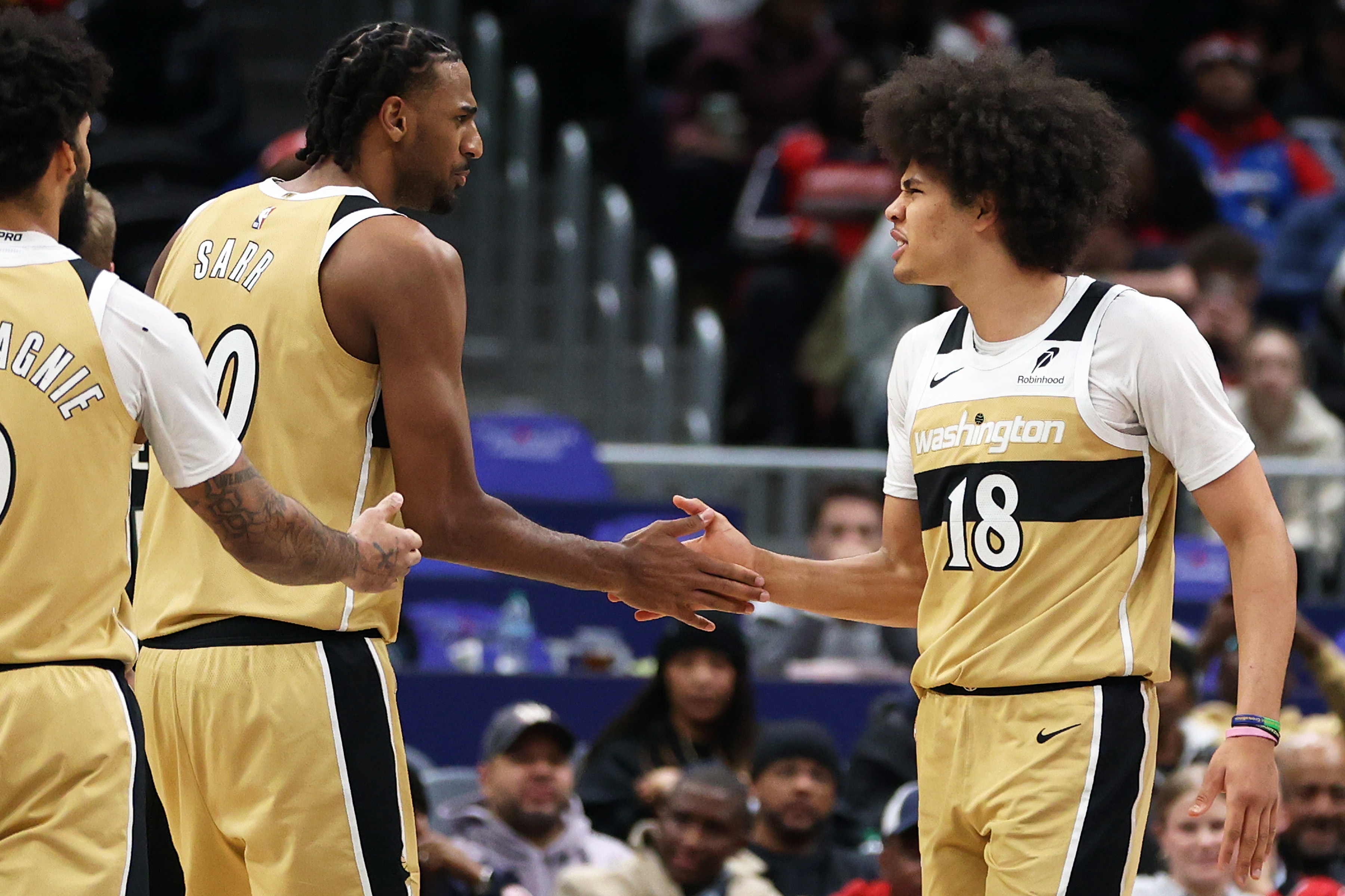 浓眉奇才赛季总结 坦言与年轻队友代差感强烈