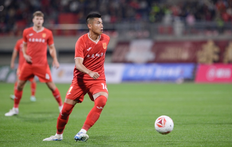 黄希扬回应渝超参赛可能 铜梁龙助教表态需兼顾中超